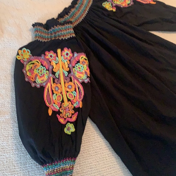 Roja beautiful embroidery top - Picture 3 of 3